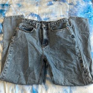 PrettyLittleThing Light Wash Mom Jean US Size 6